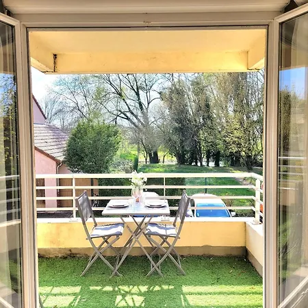 Διαμέρισμα Cozy Pool View Of Cite Des Vins