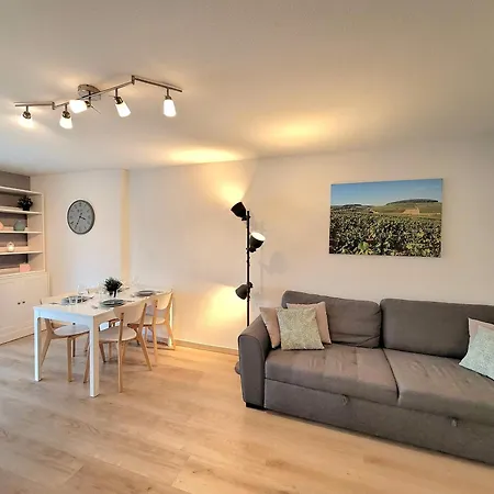 Cozy Pool View Of Cite Des Vins