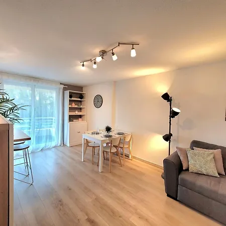 Cozy Pool View Of Cite Des Vins Μπον