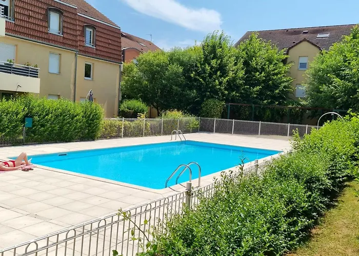 Cozy Pool View Of Cite Des Vins 公寓