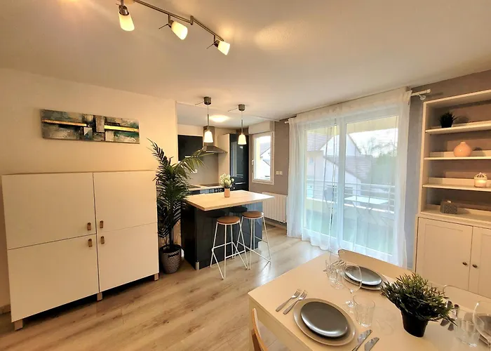 Cozy Pool View Of Cite Des Vins *