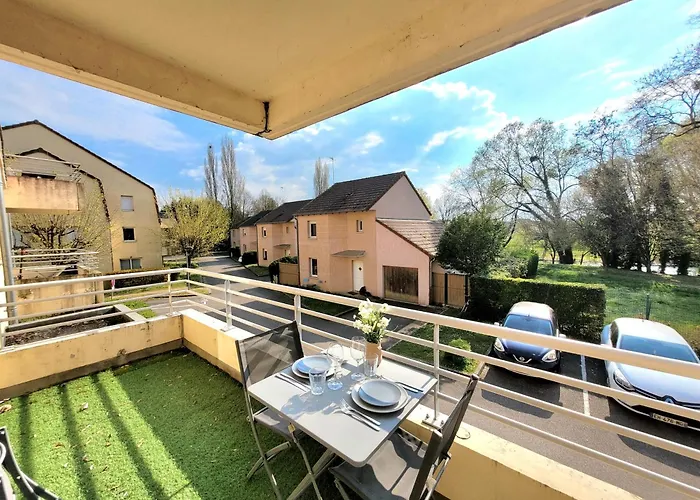 Cozy Pool View Of Cite Des Vins Διαμέρισμα *